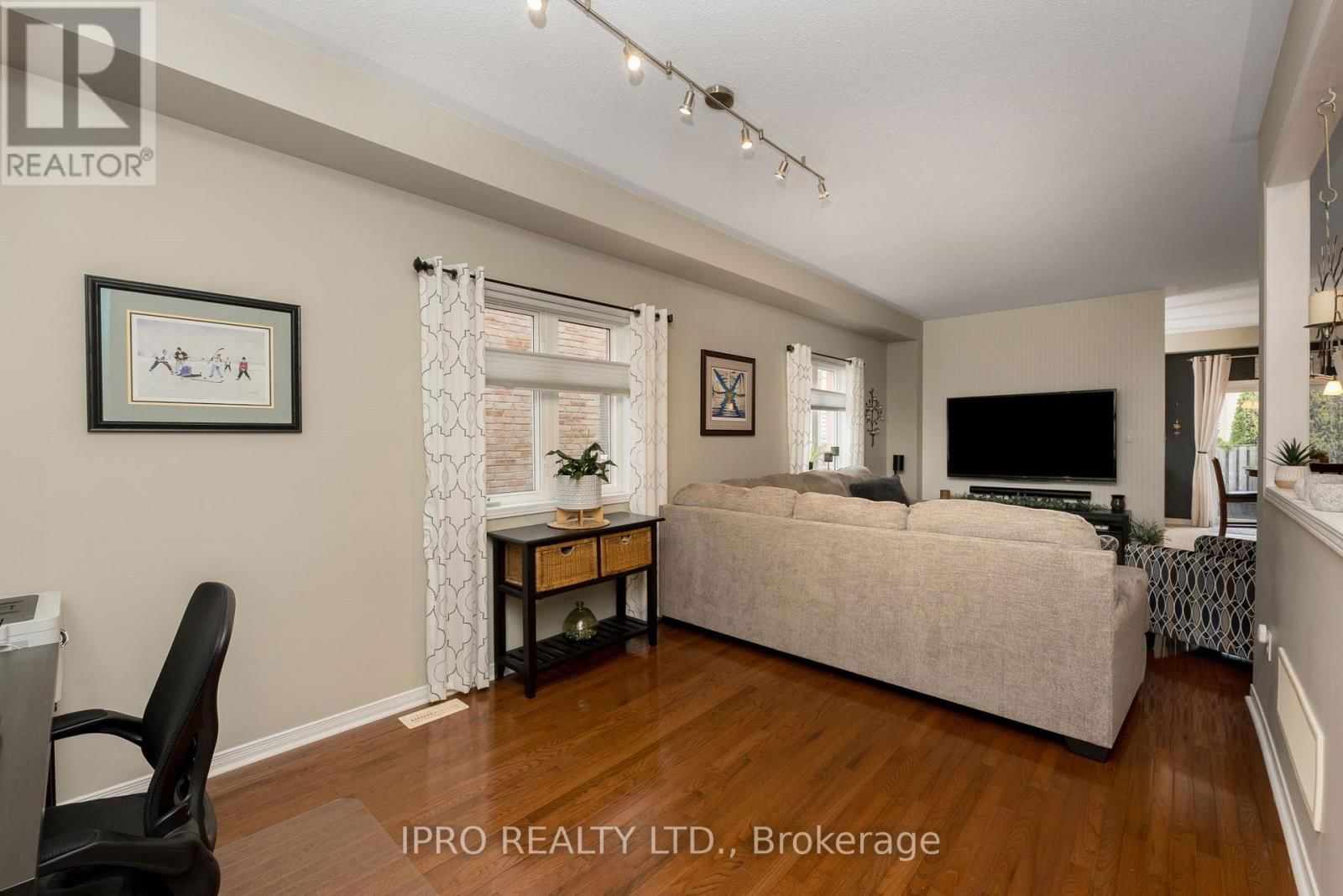 126 NIAGARA TRAIL Image 9