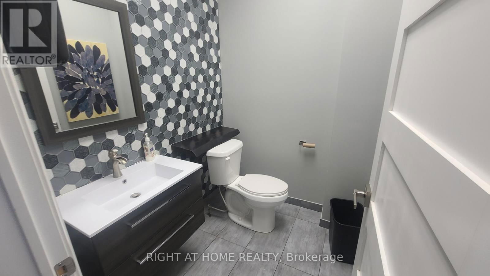 104 - 49 HILLCREST AVENUE Image 22