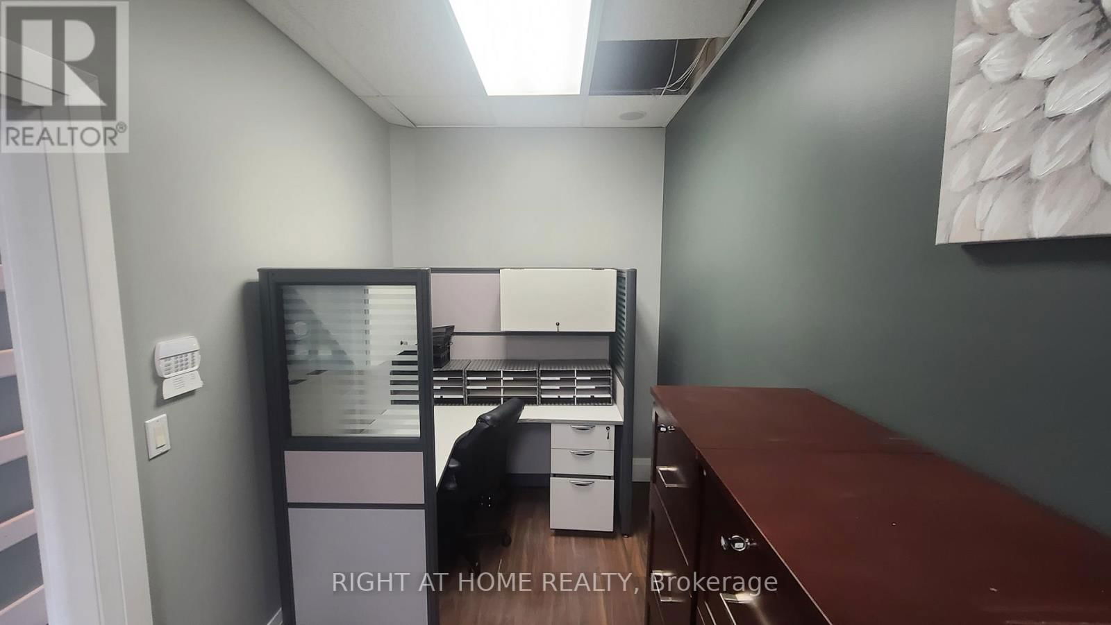 104 - 49 HILLCREST AVENUE Image 32