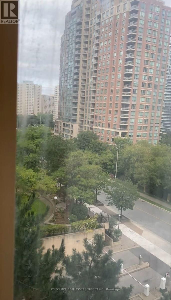 602 - 285 ENFIELD PLACE Image 4