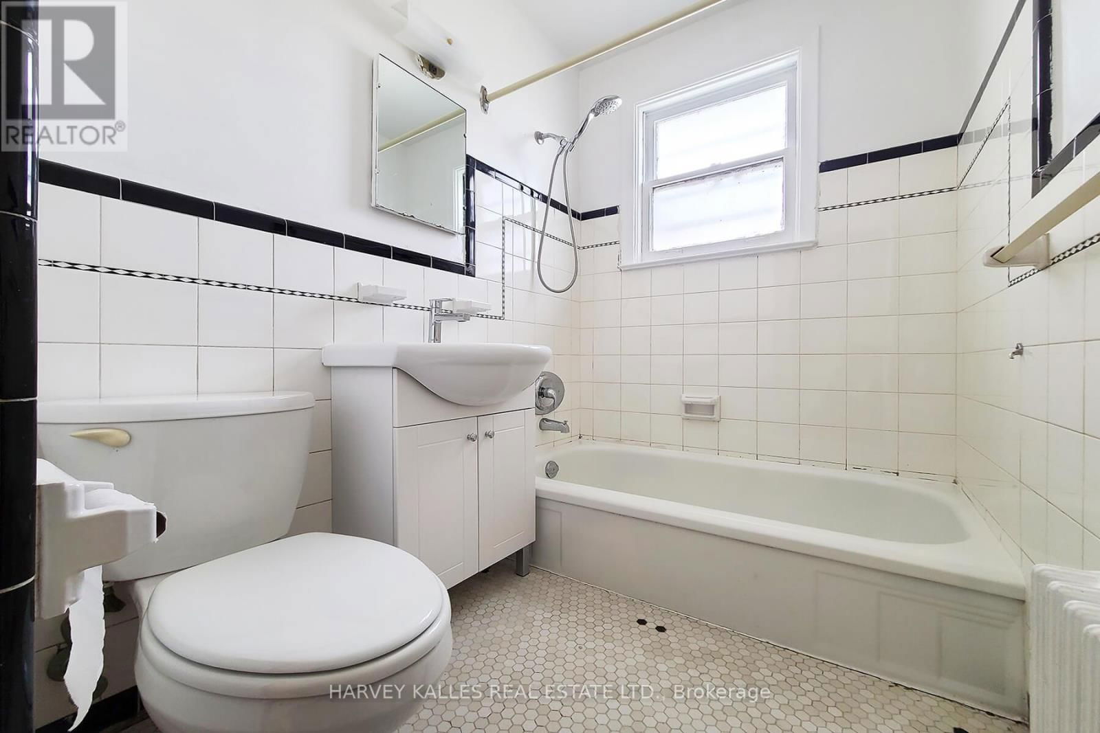 2 - 105 GILMOUR AVENUE Image 11