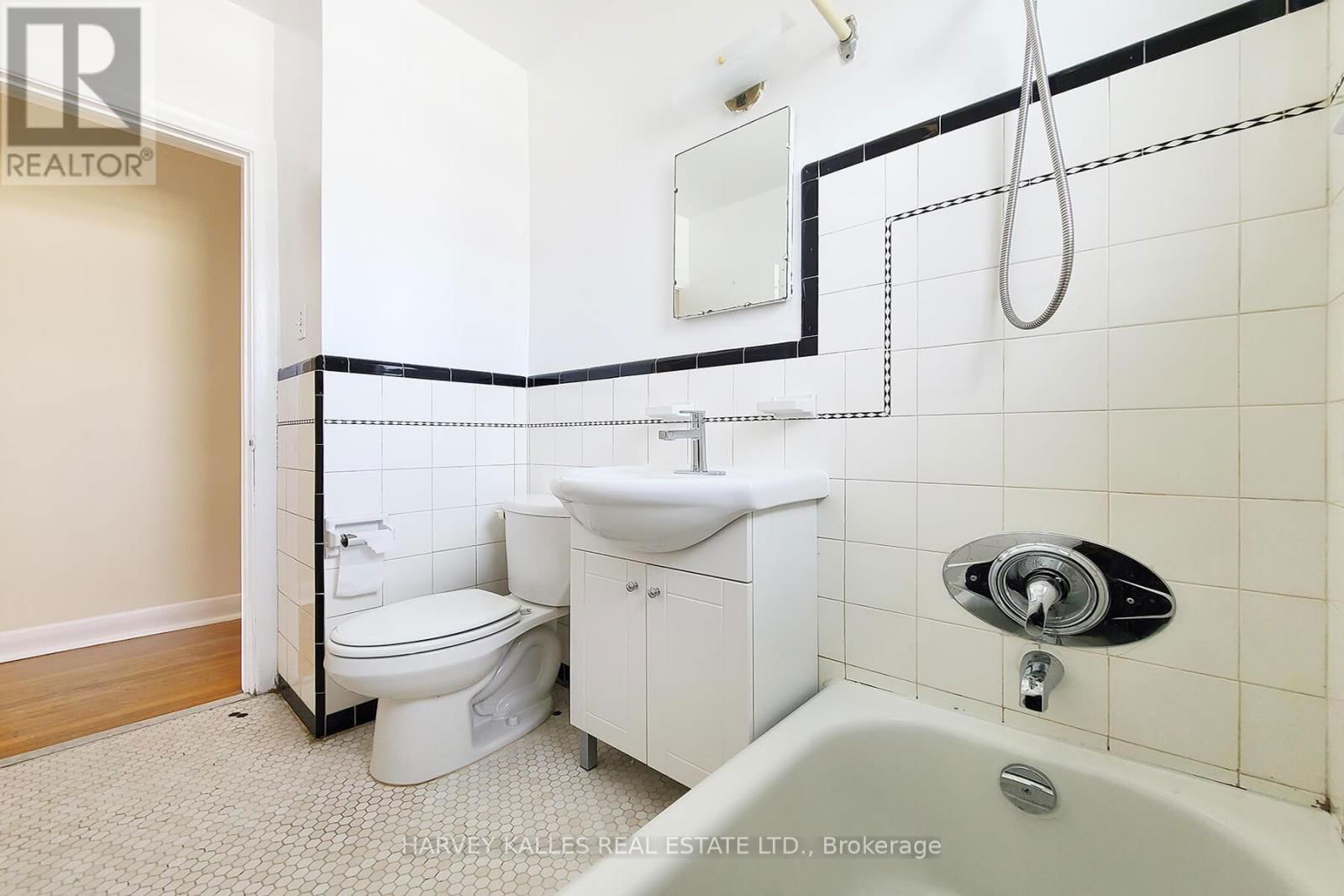 2 - 105 GILMOUR AVENUE Image 12
