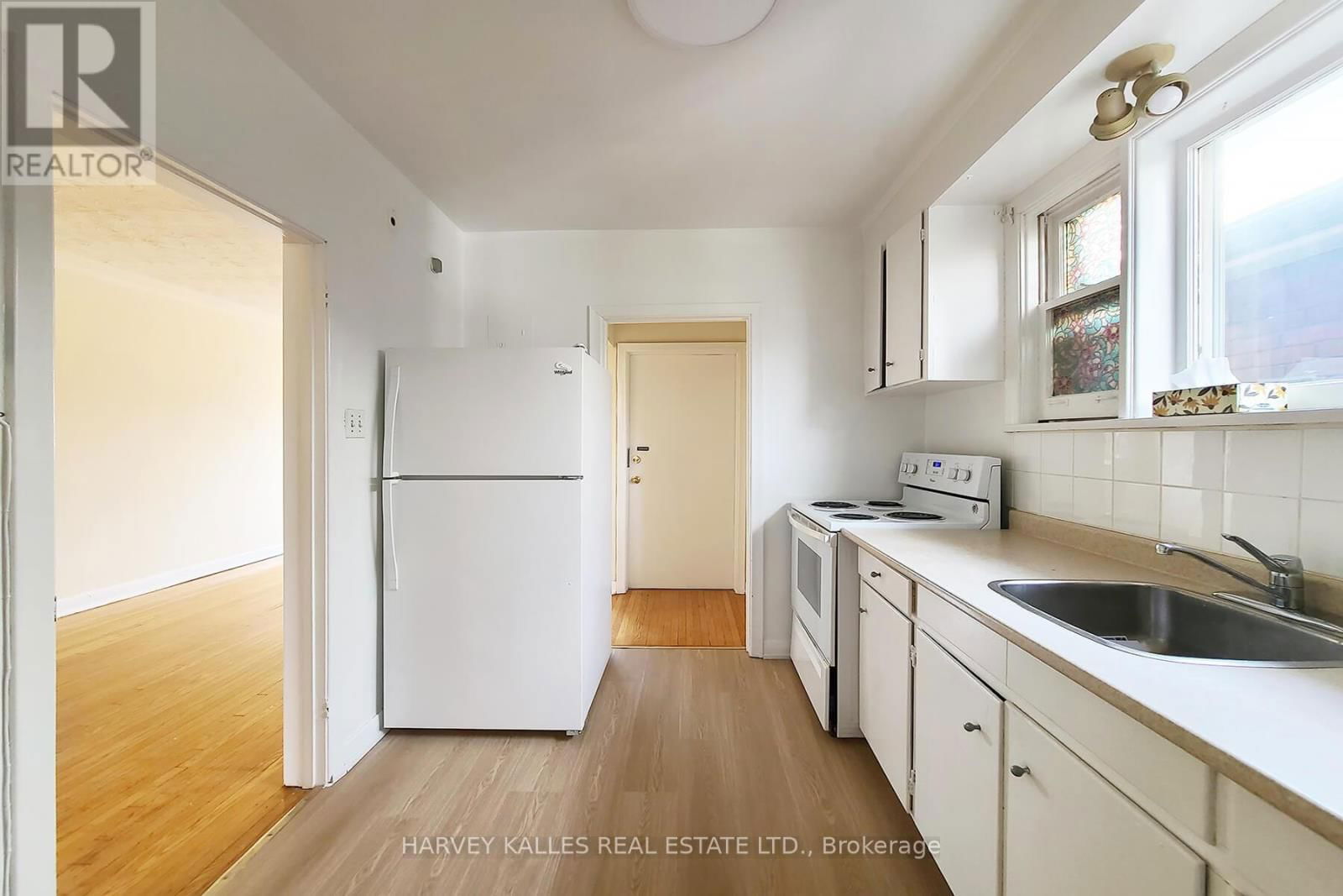 2 - 105 GILMOUR AVENUE Image 8