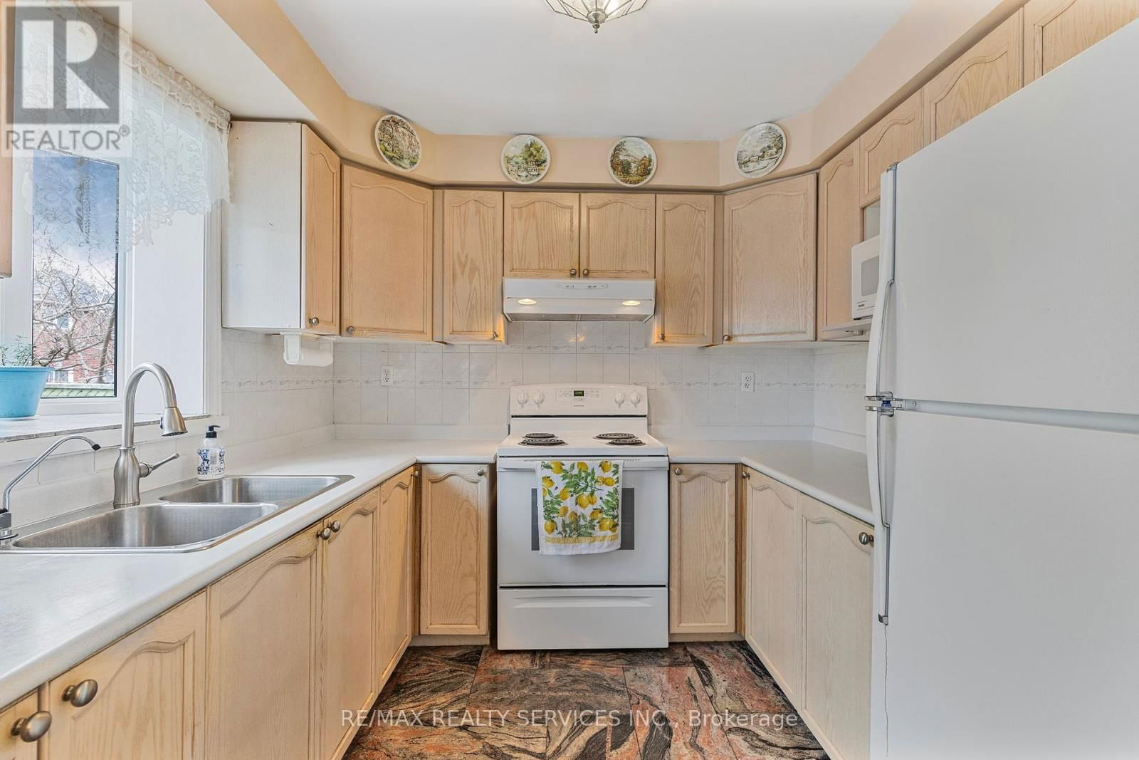 14 LIVINGSTON DRIVE Image 19