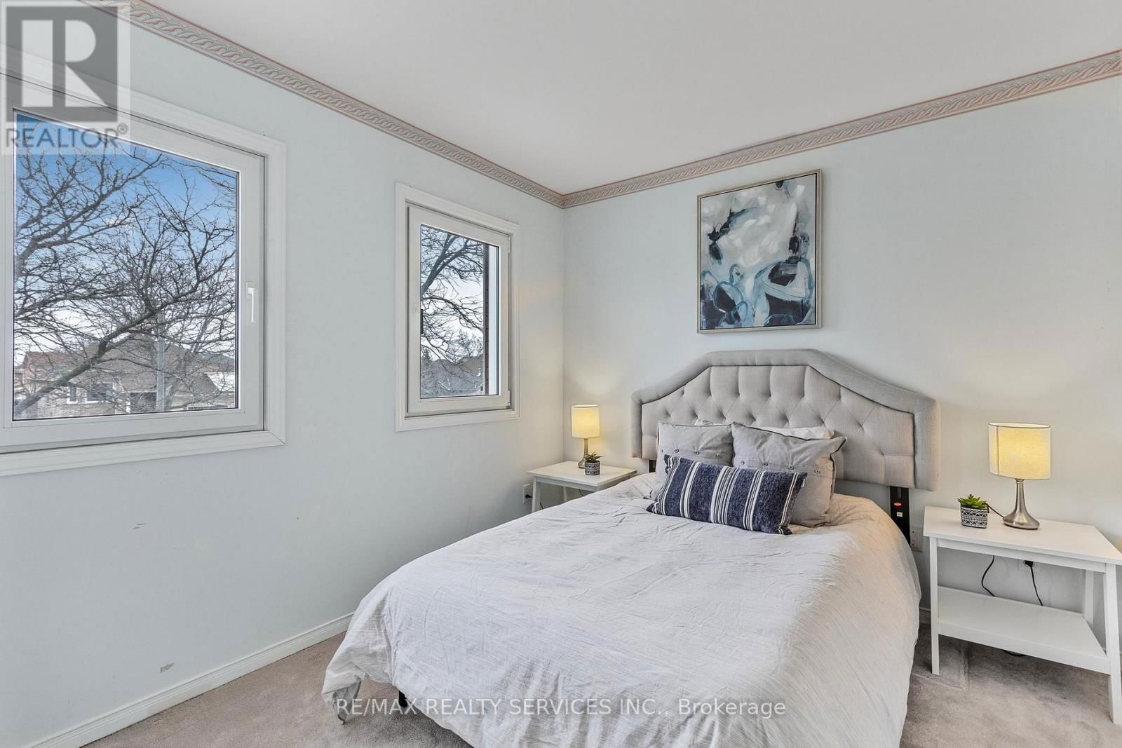 14 LIVINGSTON DRIVE Image 28