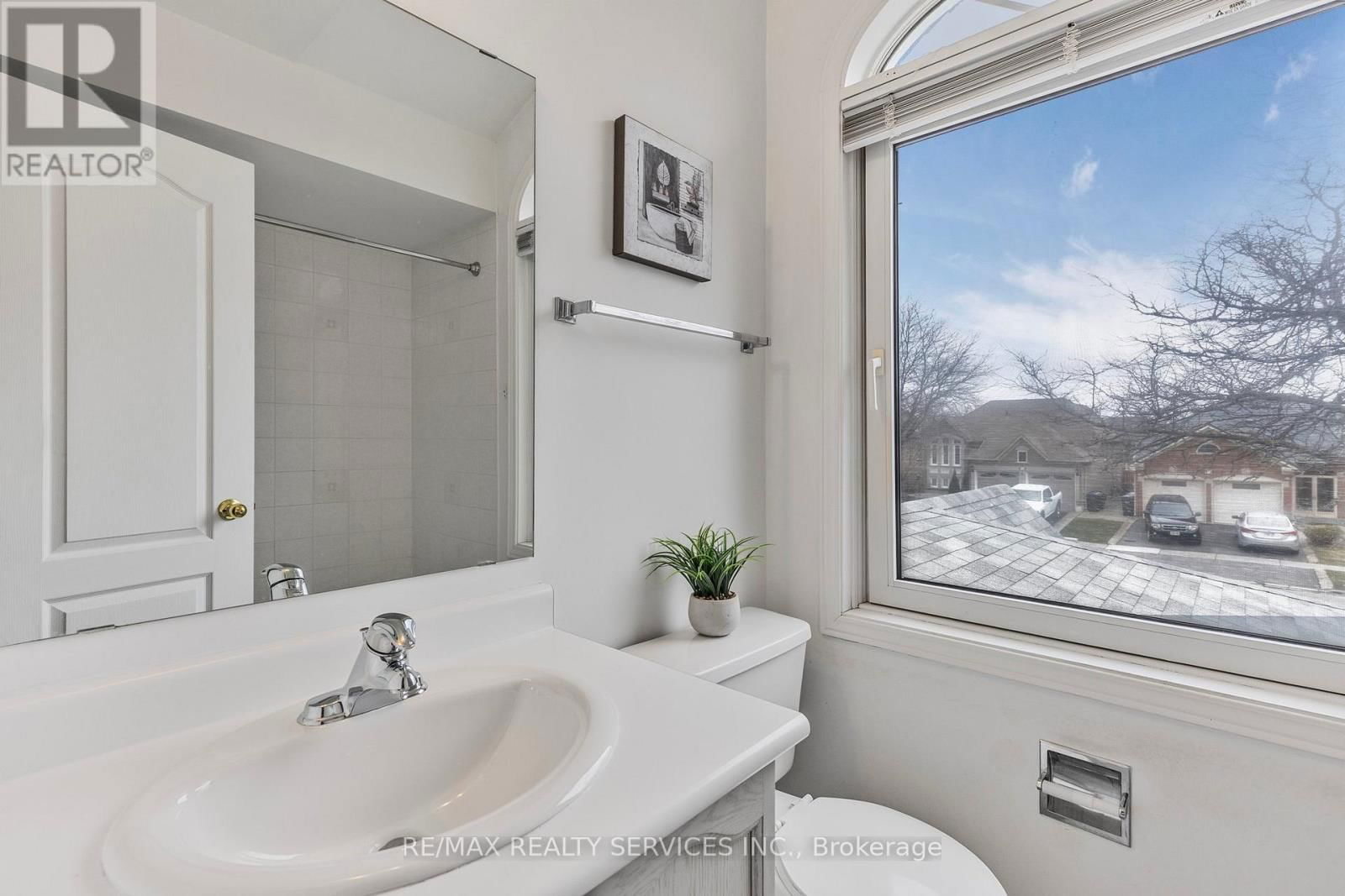 14 LIVINGSTON DRIVE Image 30