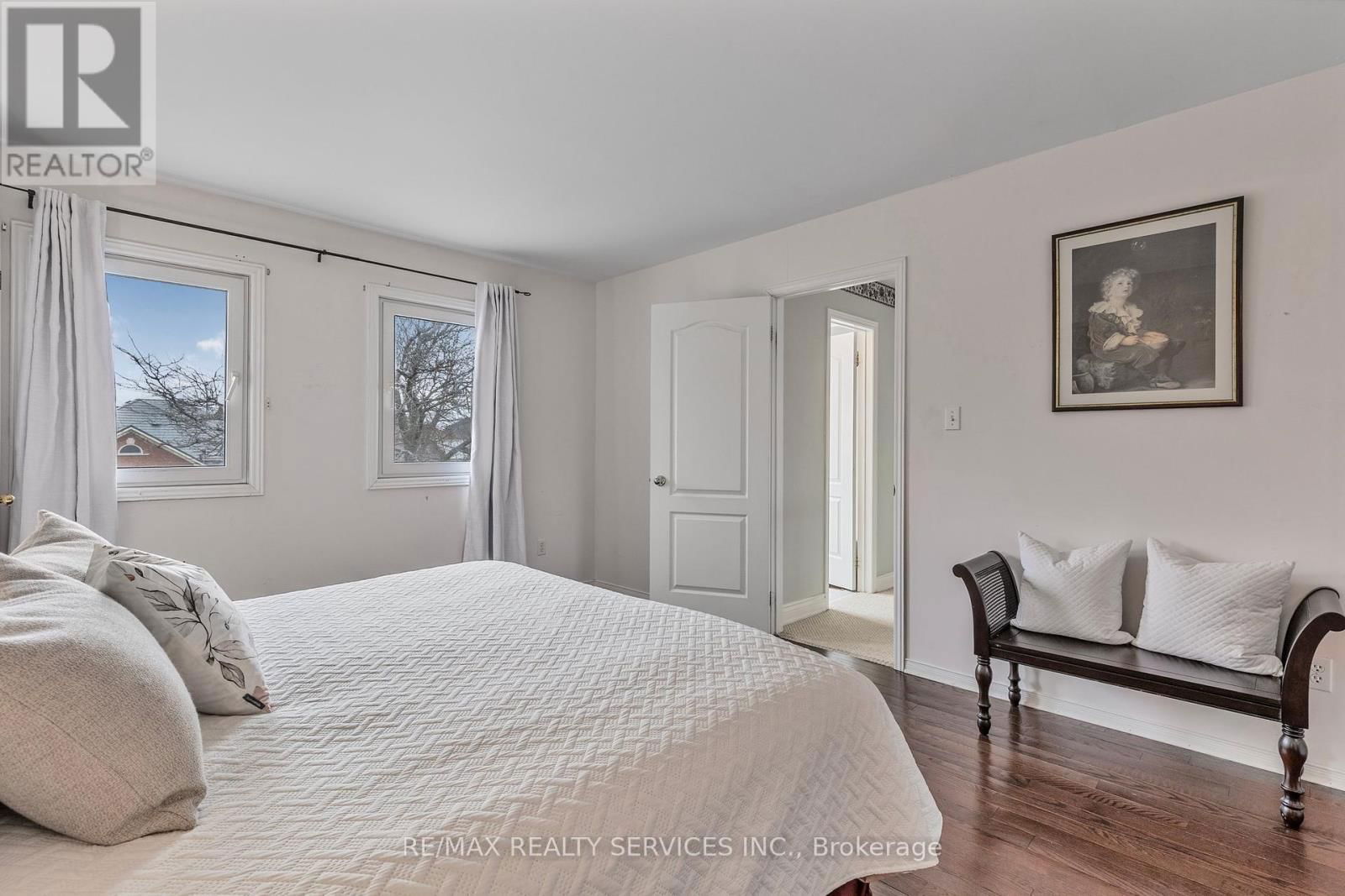 14 LIVINGSTON DRIVE Image 33
