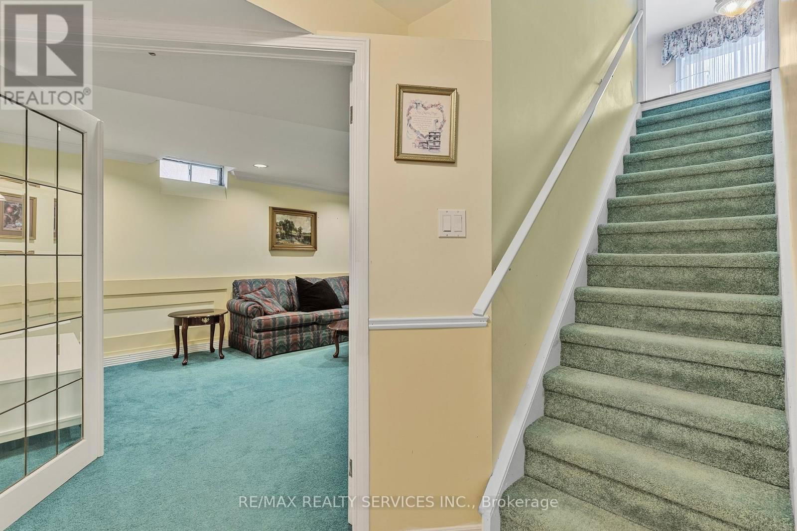 14 LIVINGSTON DRIVE Image 35