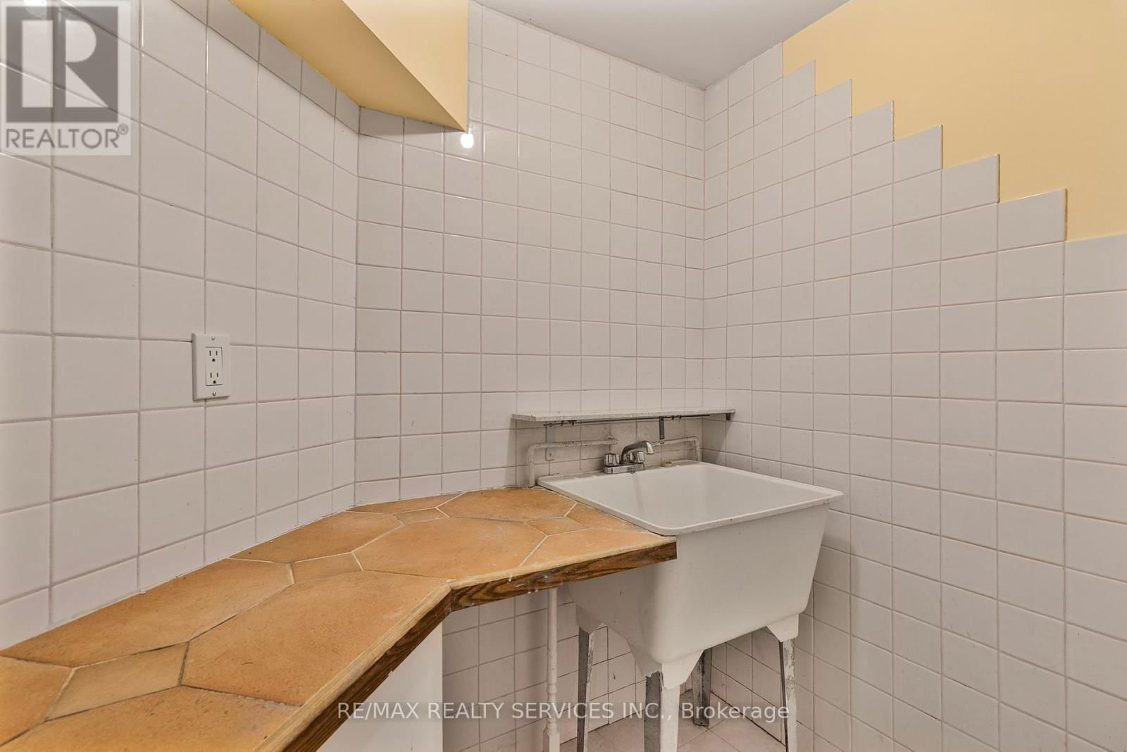 14 LIVINGSTON DRIVE Image 41