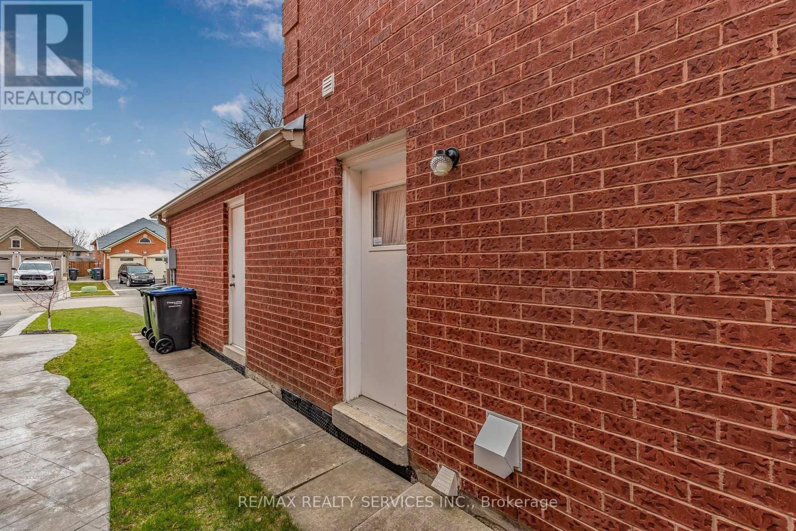 14 LIVINGSTON DRIVE Image 42