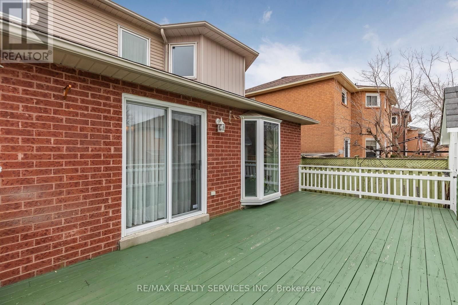 14 LIVINGSTON DRIVE Image 44
