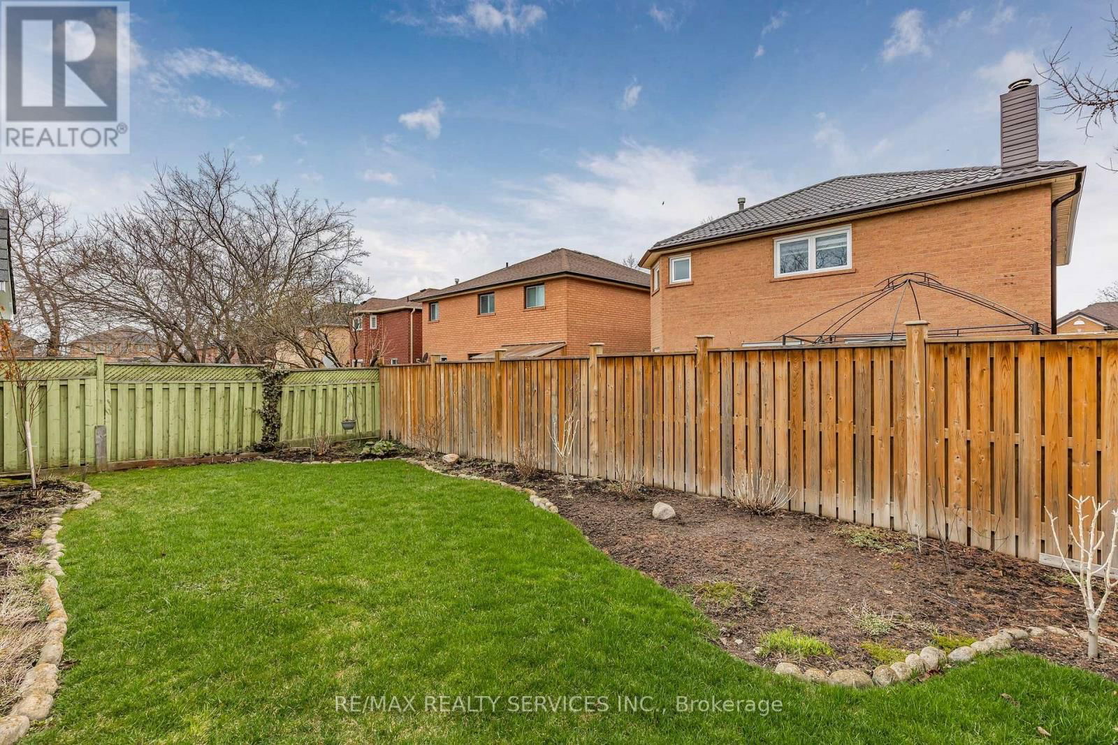 14 LIVINGSTON DRIVE Image 46