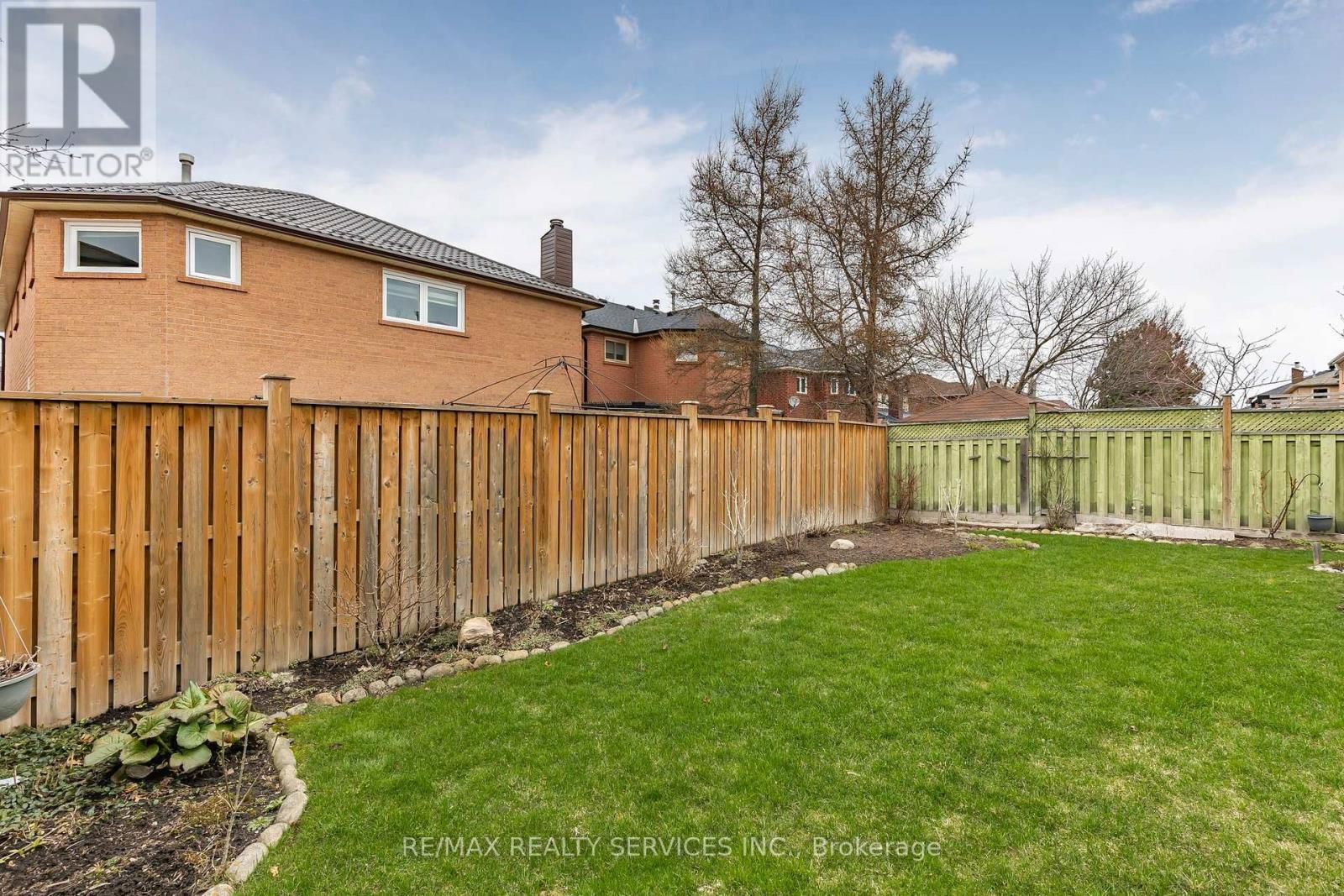 14 LIVINGSTON DRIVE Image 48