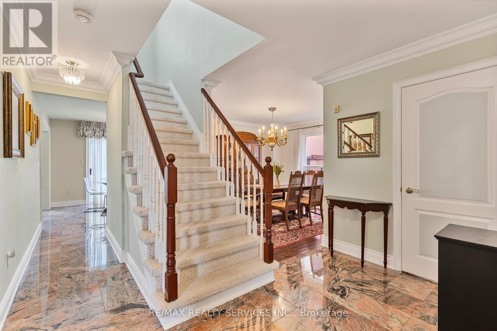 14 LIVINGSTON DRIVE Image 7