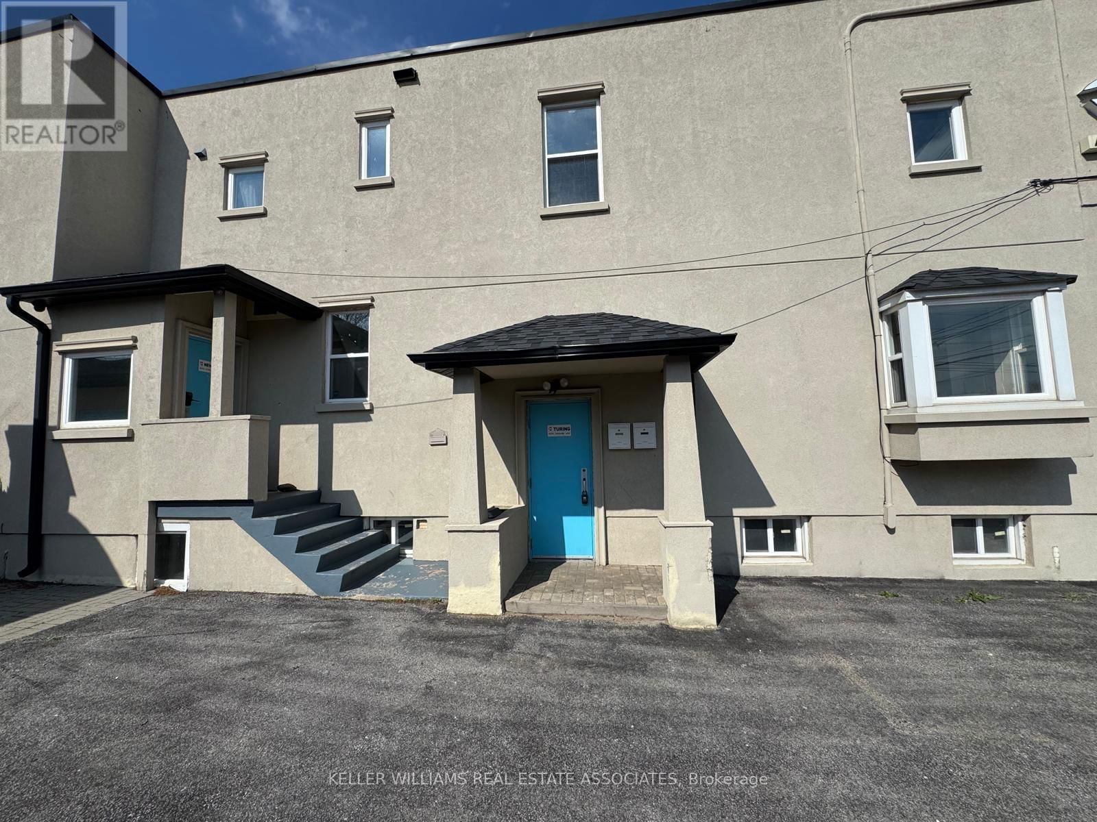 755 LAKESHORE ROAD EAST Image 1