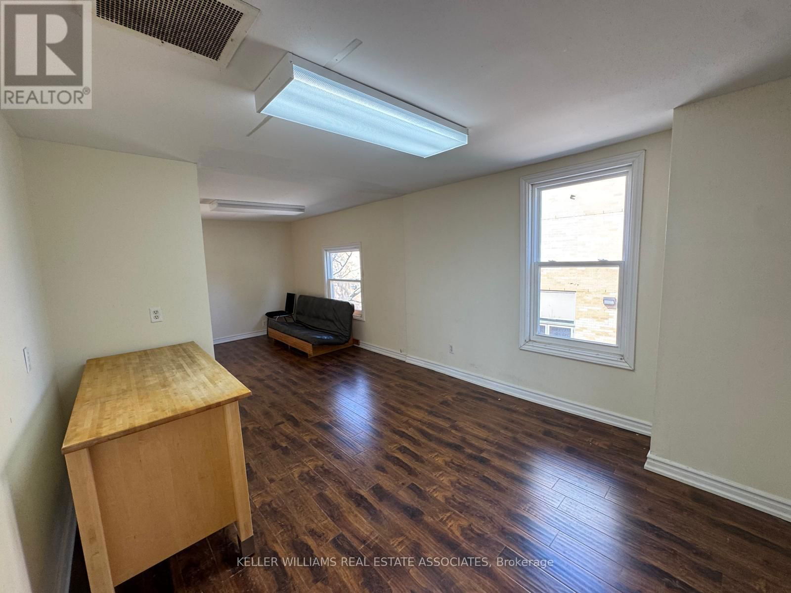 755 LAKESHORE ROAD EAST Image 2