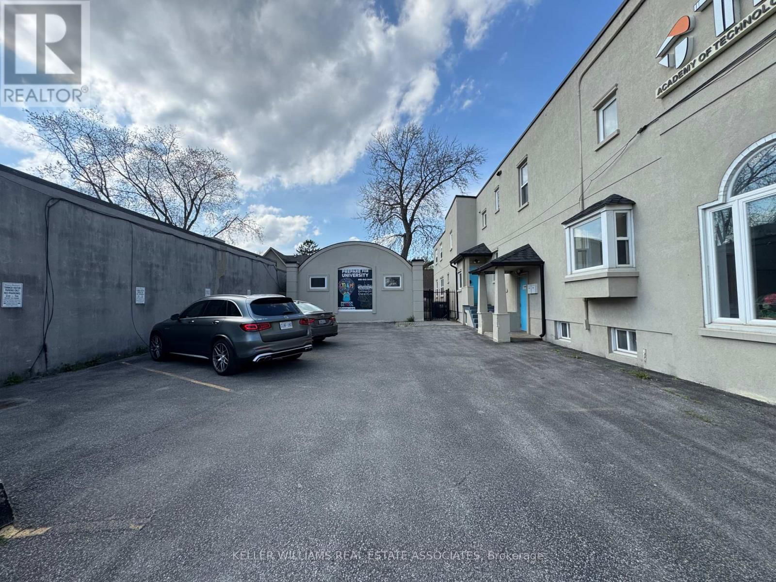 755 LAKESHORE ROAD EAST Image 7