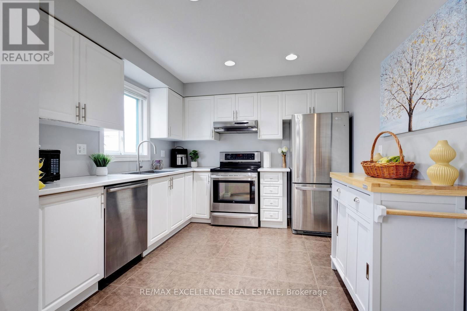 324 BAILEY DRIVE Image 18