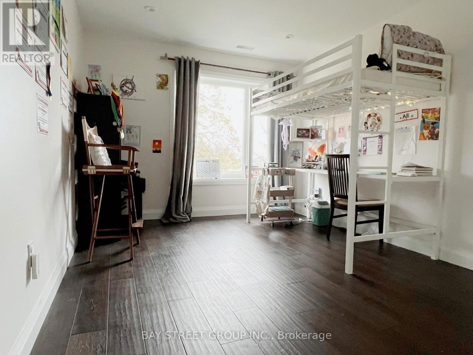 16 ENFIELD AVENUE Image 12