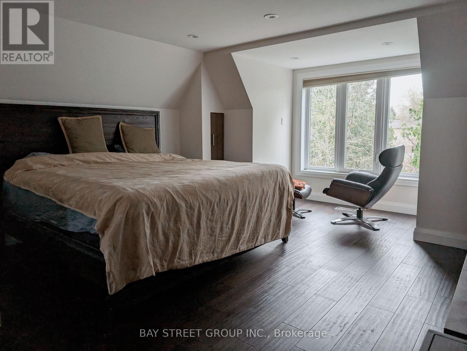 16 ENFIELD AVENUE Image 17