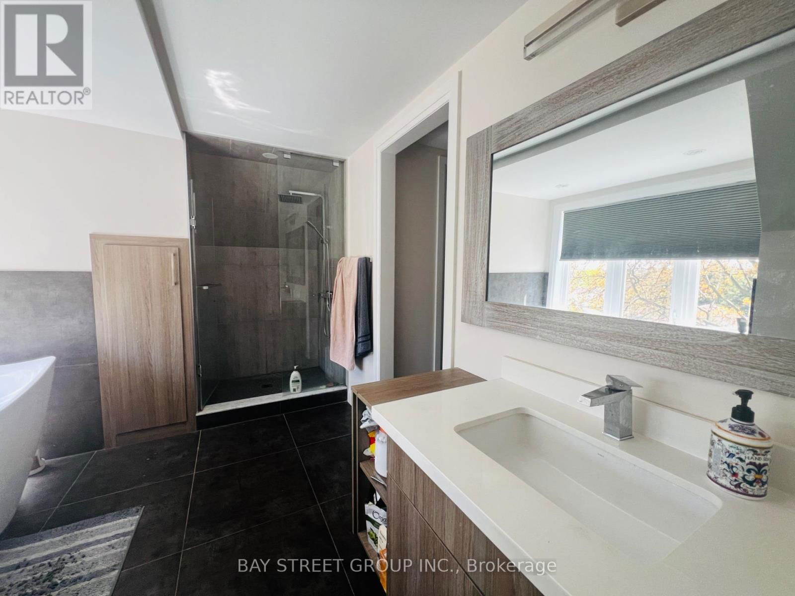 16 ENFIELD AVENUE Image 19
