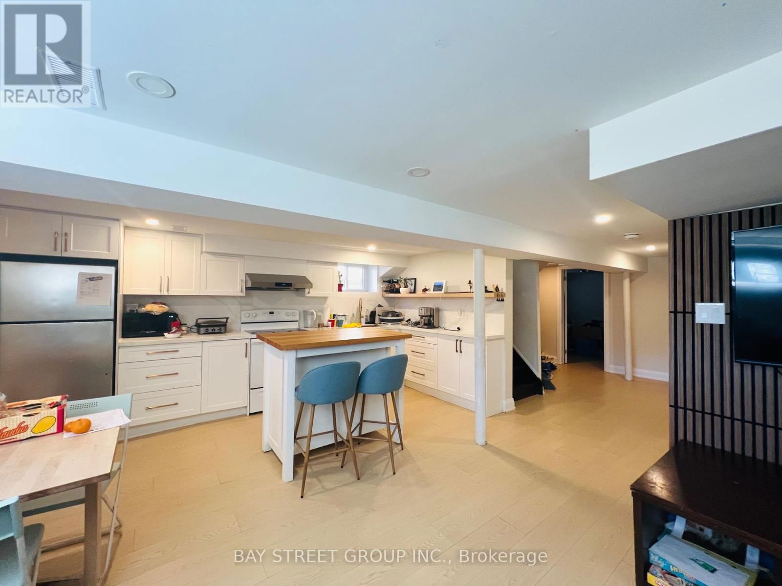 16 ENFIELD AVENUE Image 23