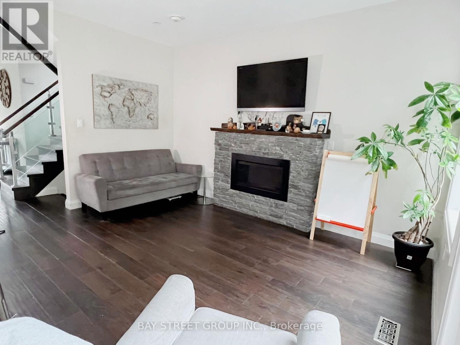 16 ENFIELD AVENUE Image 3