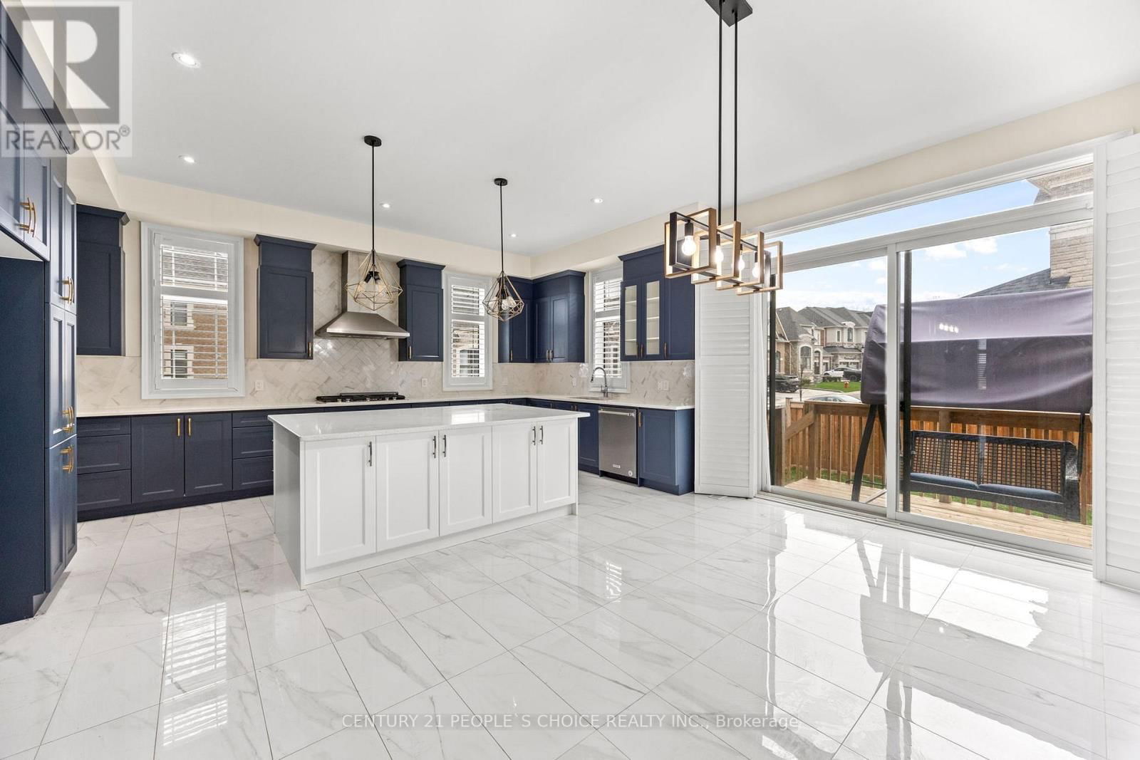 24 ALBERT SPENCER AVENUE Image 13