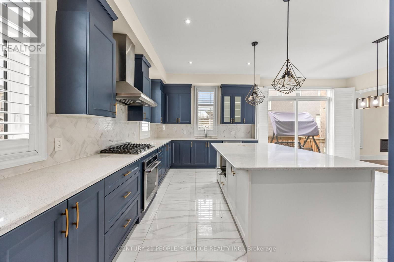 24 ALBERT SPENCER AVENUE Image 16