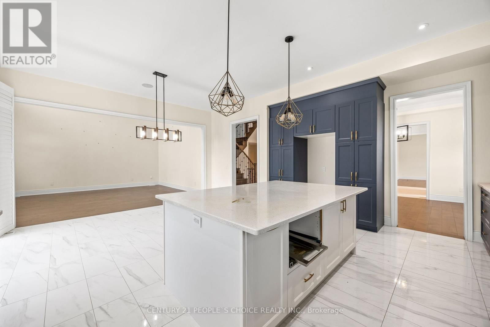 24 ALBERT SPENCER AVENUE Image 17