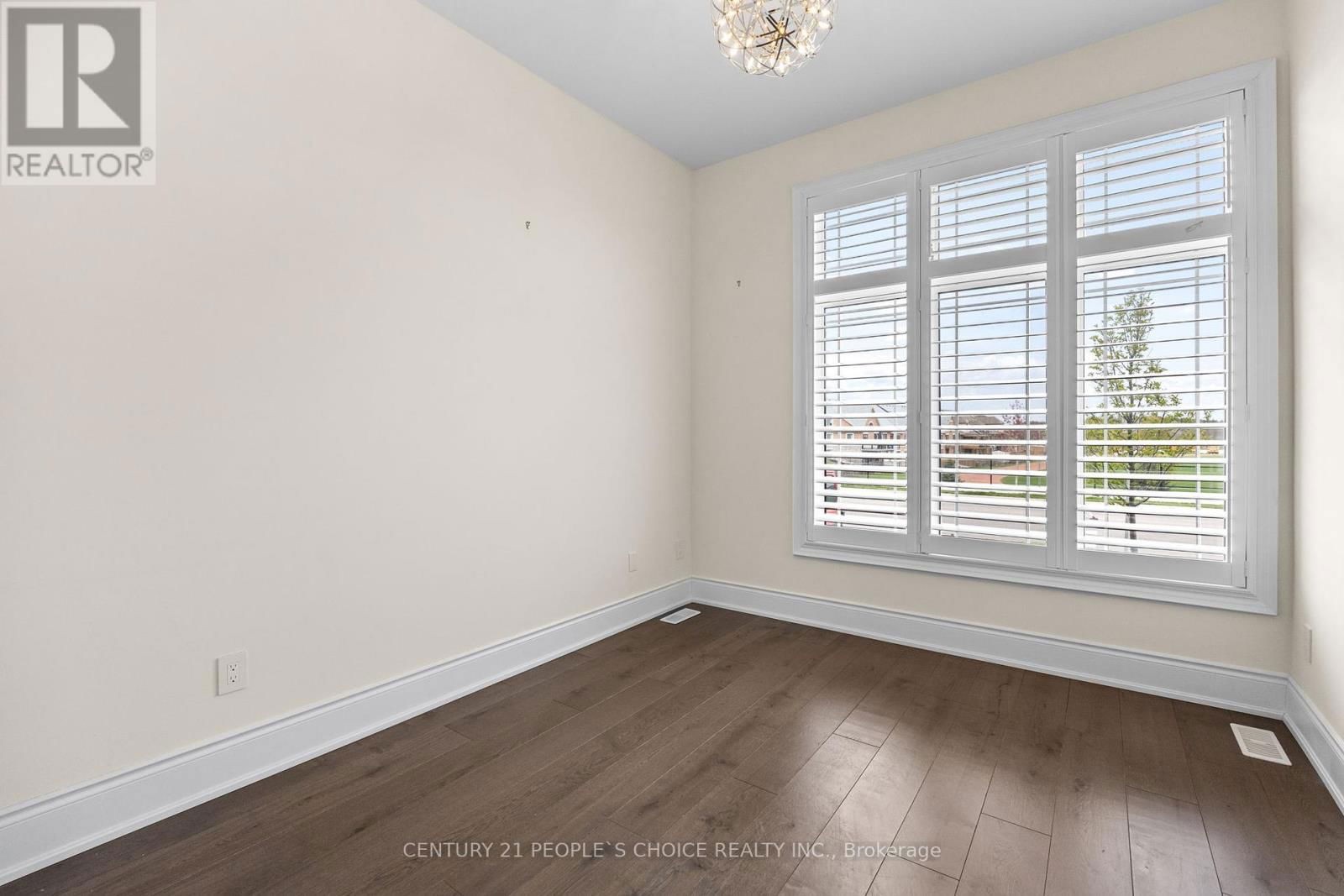 24 ALBERT SPENCER AVENUE Image 18
