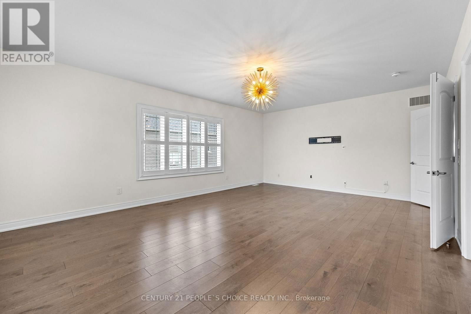 24 ALBERT SPENCER AVENUE Image 25