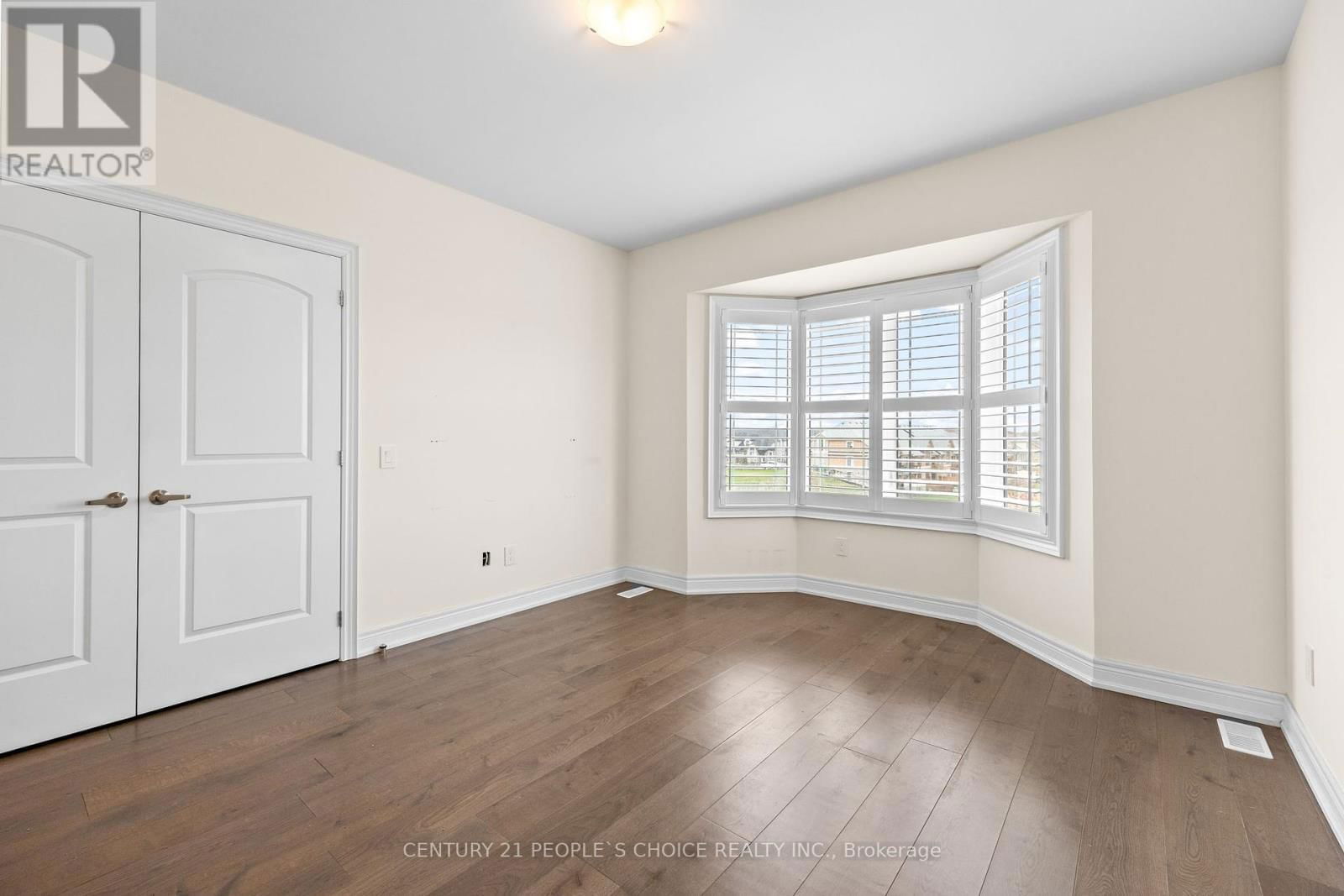 24 ALBERT SPENCER AVENUE Image 32