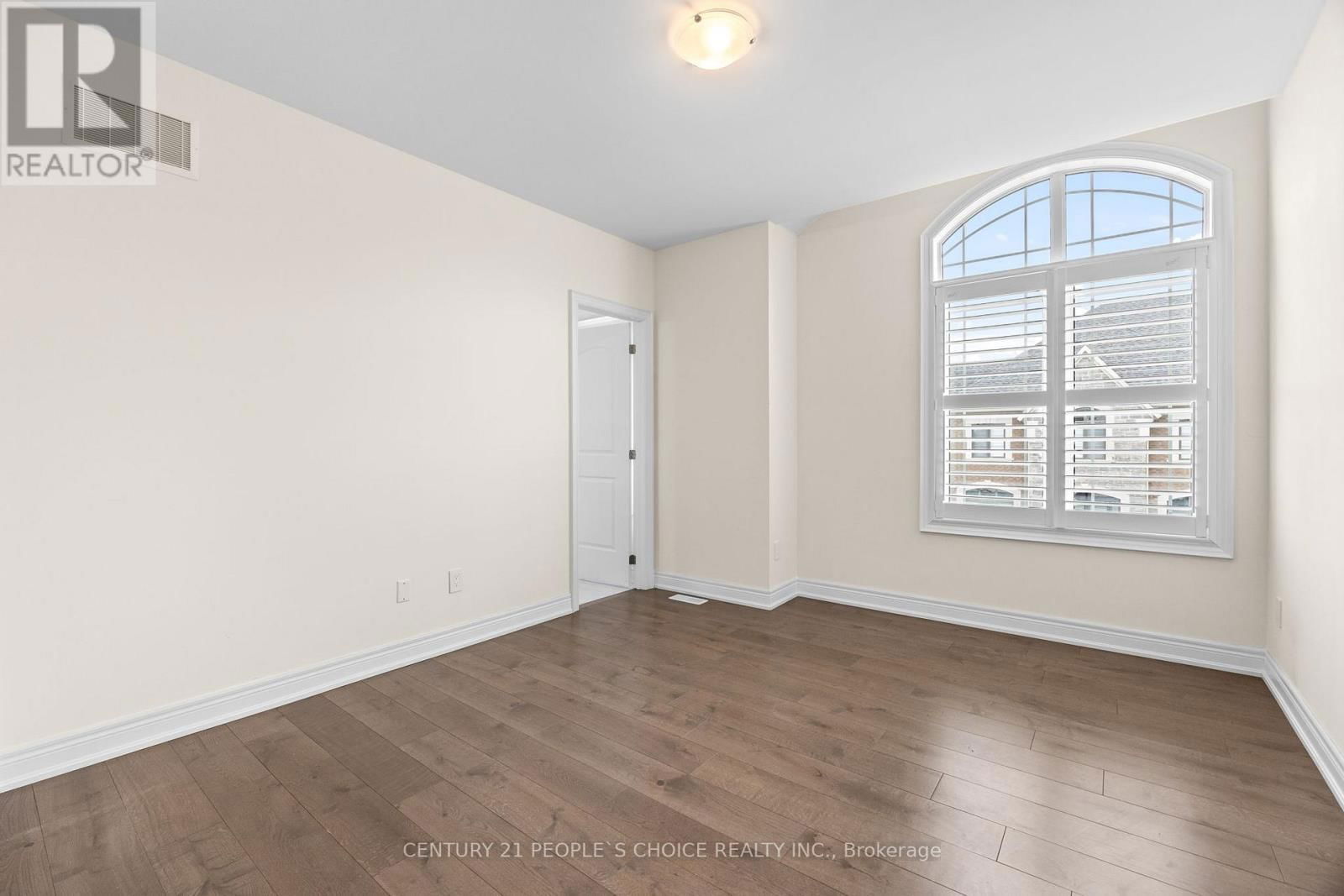 24 ALBERT SPENCER AVENUE Image 34