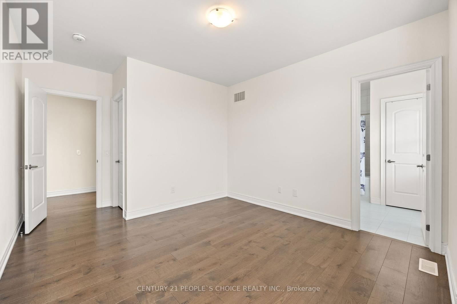 24 ALBERT SPENCER AVENUE Image 35