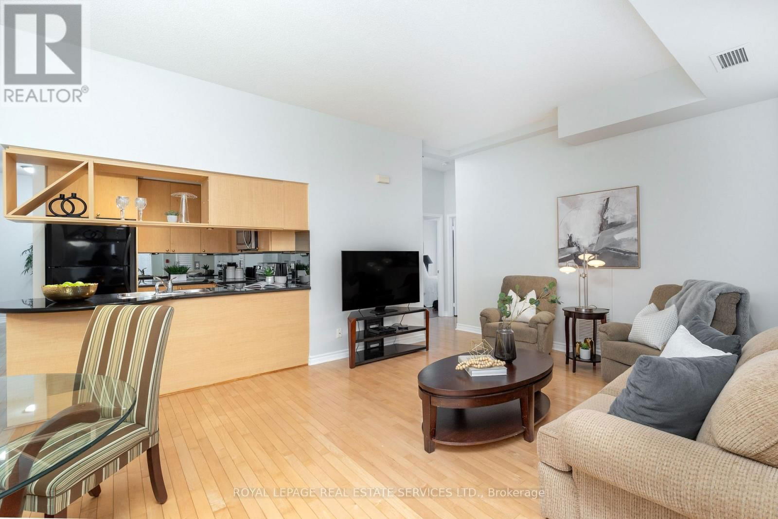 104 - 320 CITY CENTRE DRIVE Image 11
