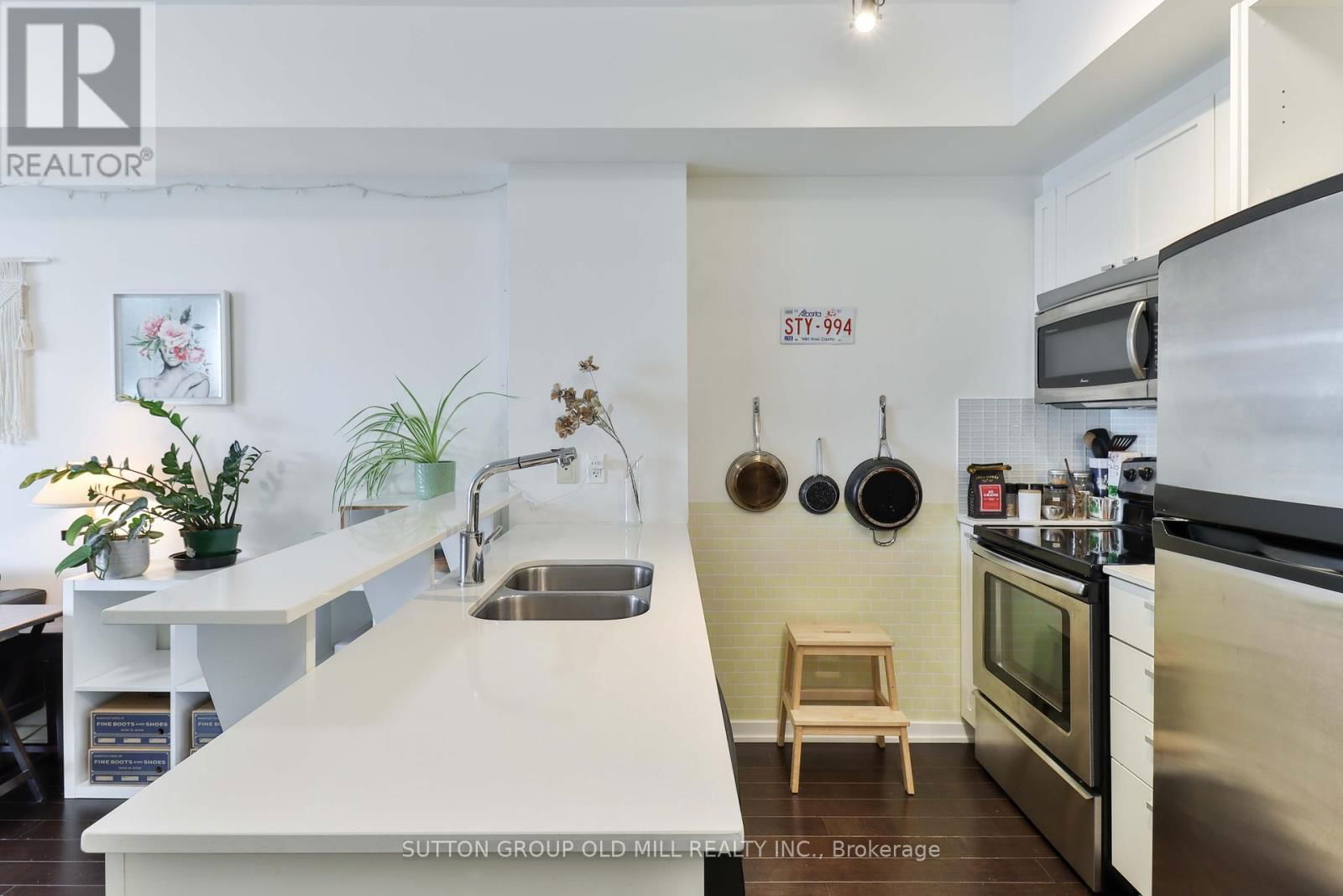 2708 - 103 THE QUEENSWAY Image 4