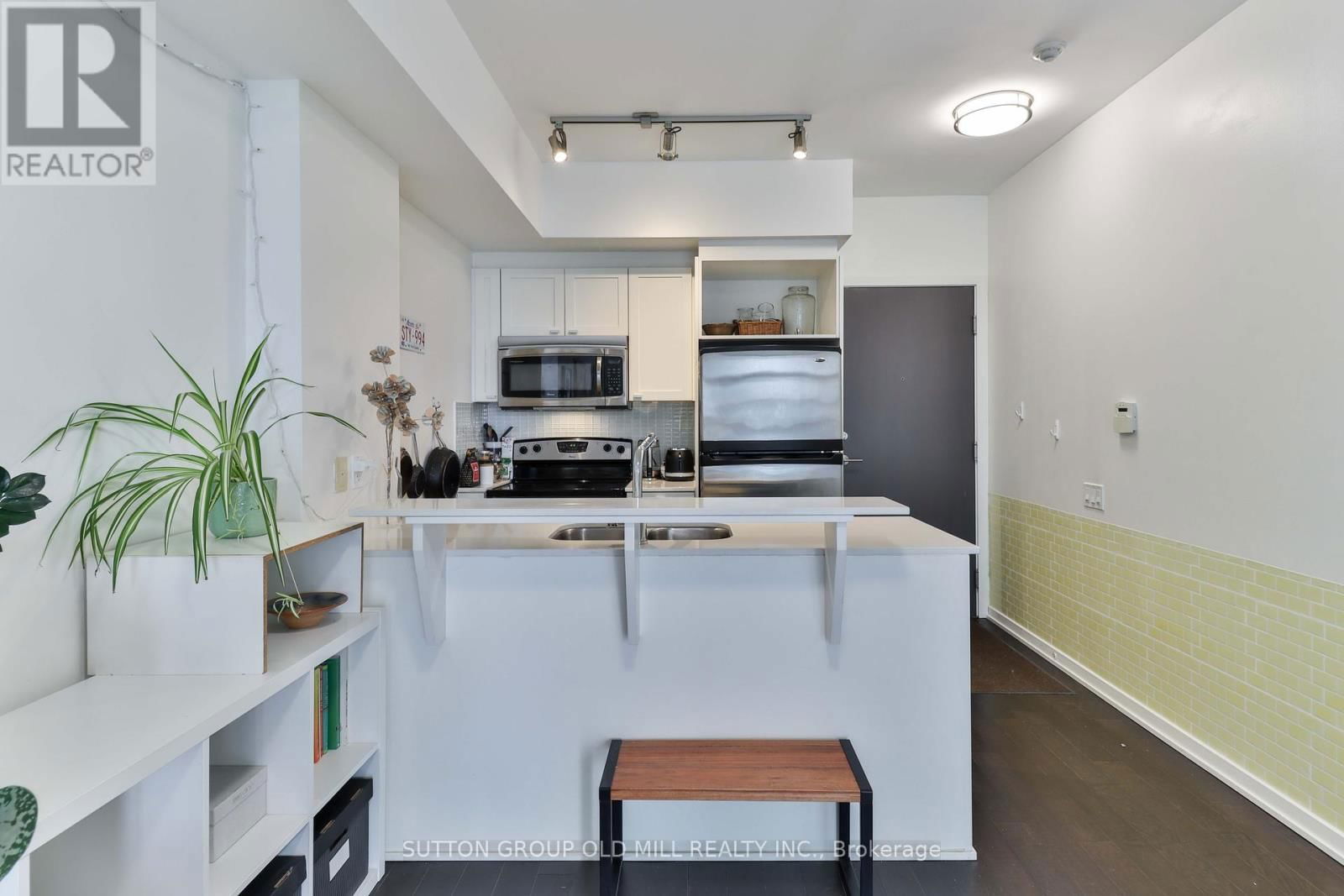 2708 - 103 THE QUEENSWAY Image 6