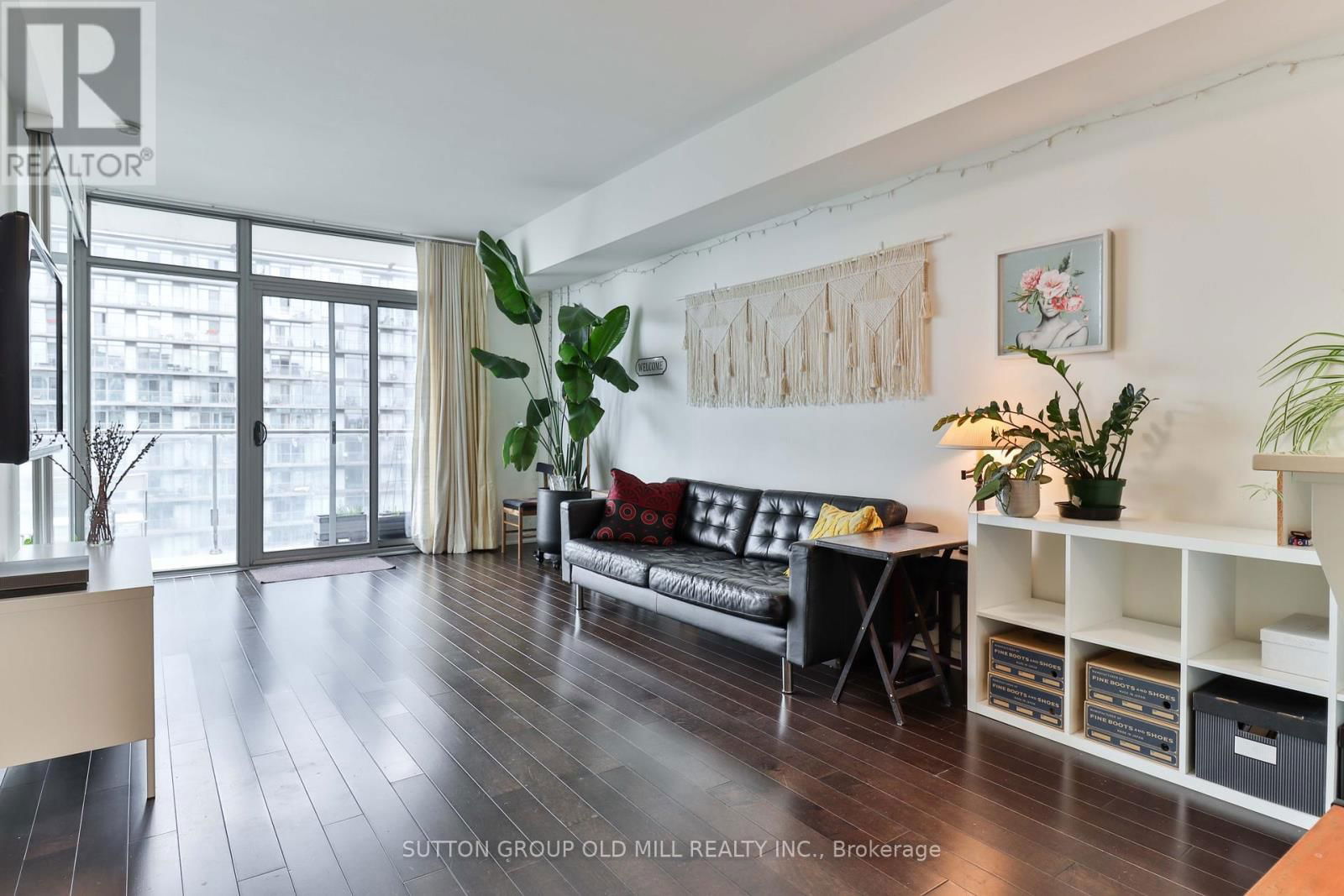 2708 - 103 THE QUEENSWAY Image 8