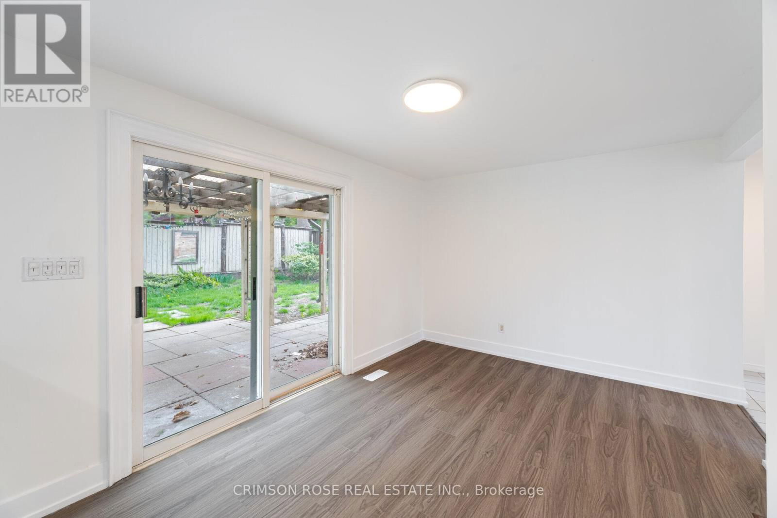 2561 MINDEMOYA ROAD Image 16