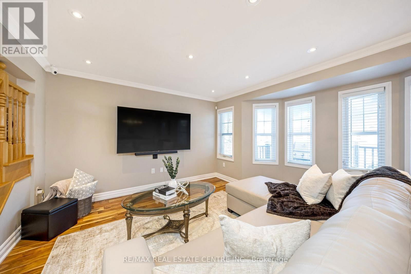 681 SPEYER CIRCLE Image 12