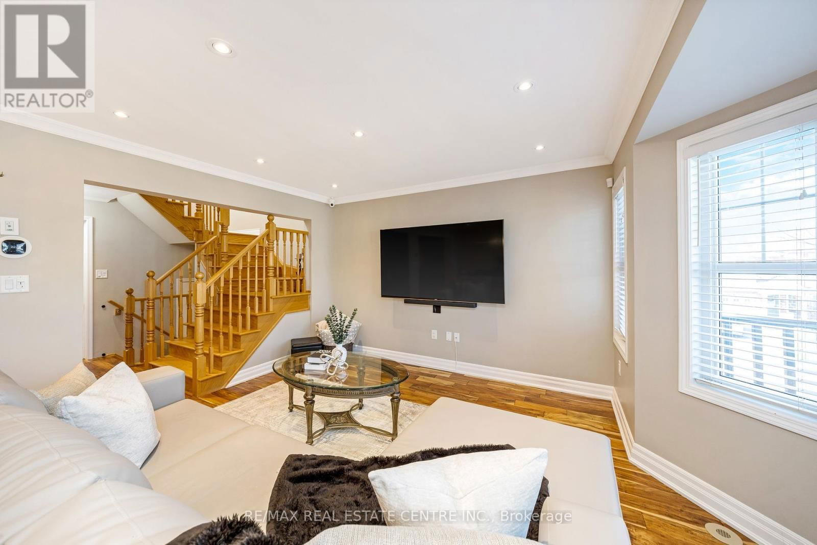 681 SPEYER CIRCLE Image 13
