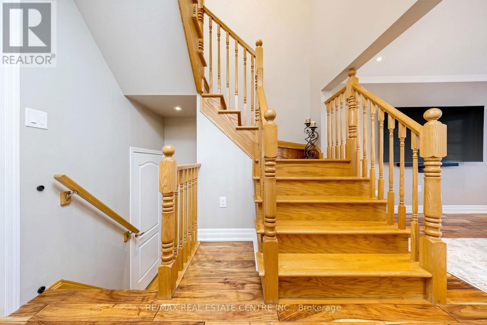 681 SPEYER CIRCLE Image 17