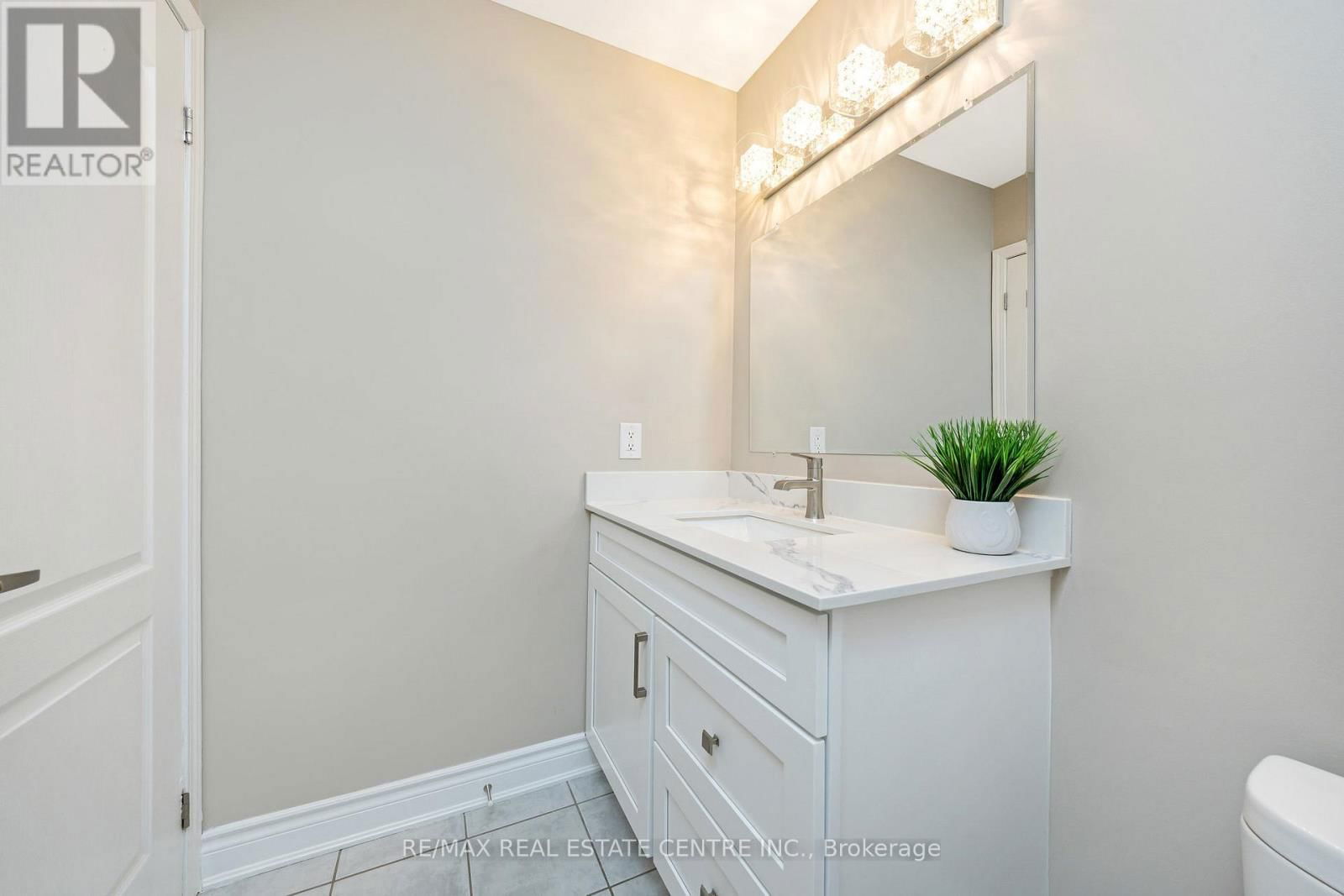 681 SPEYER CIRCLE Image 21