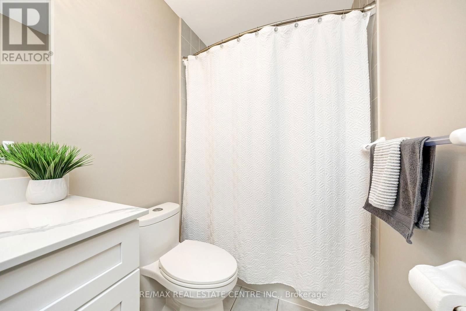 681 SPEYER CIRCLE Image 22