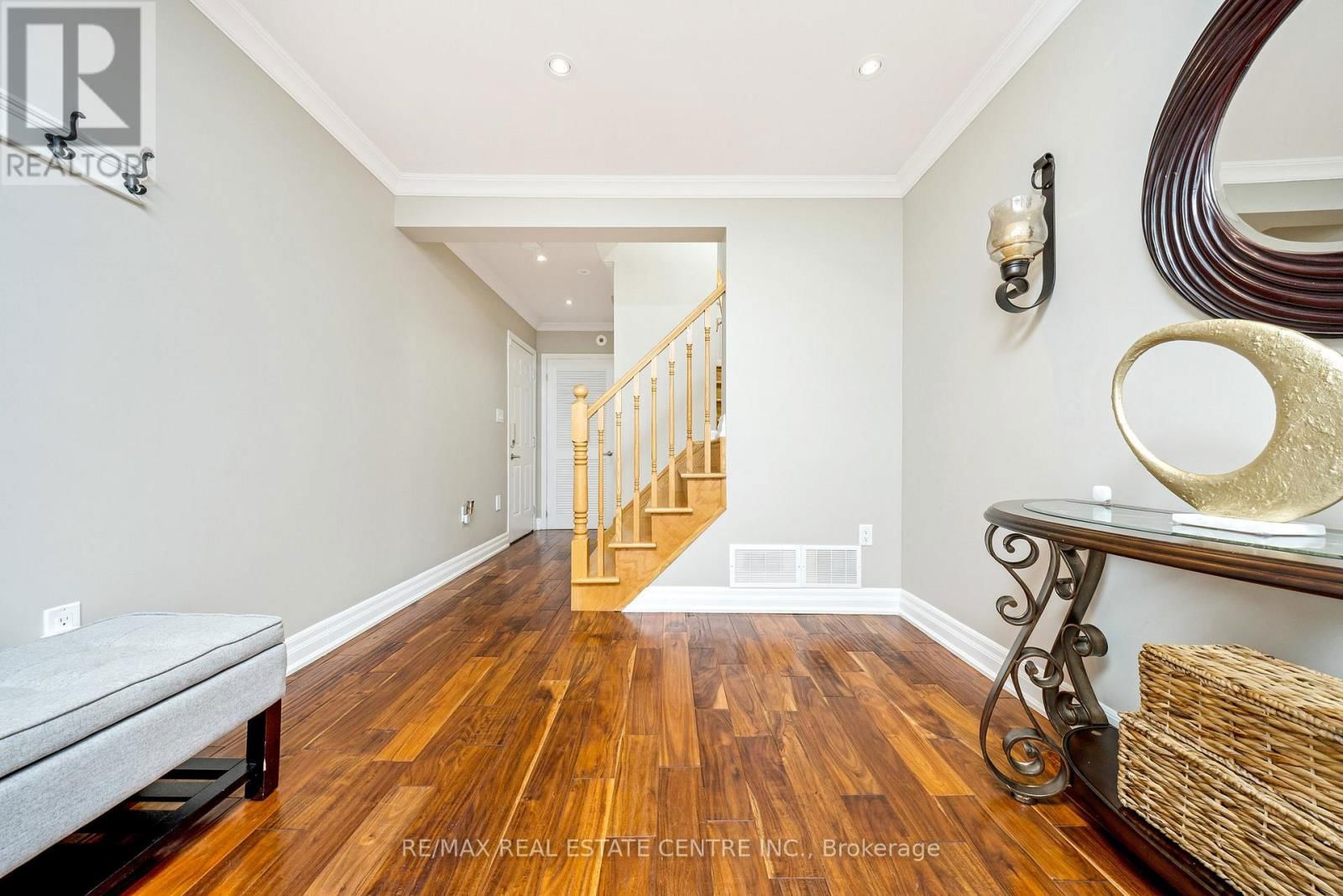 681 SPEYER CIRCLE Image 4