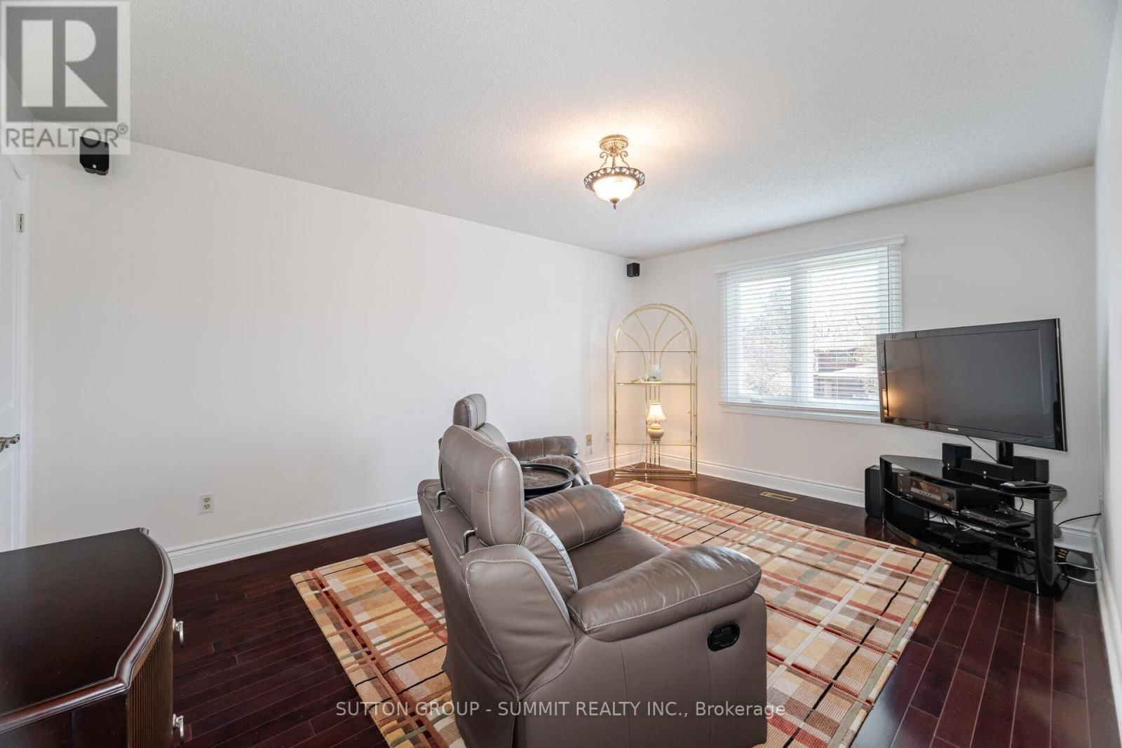 1245 SAGINAW CRESCENT Image 35
