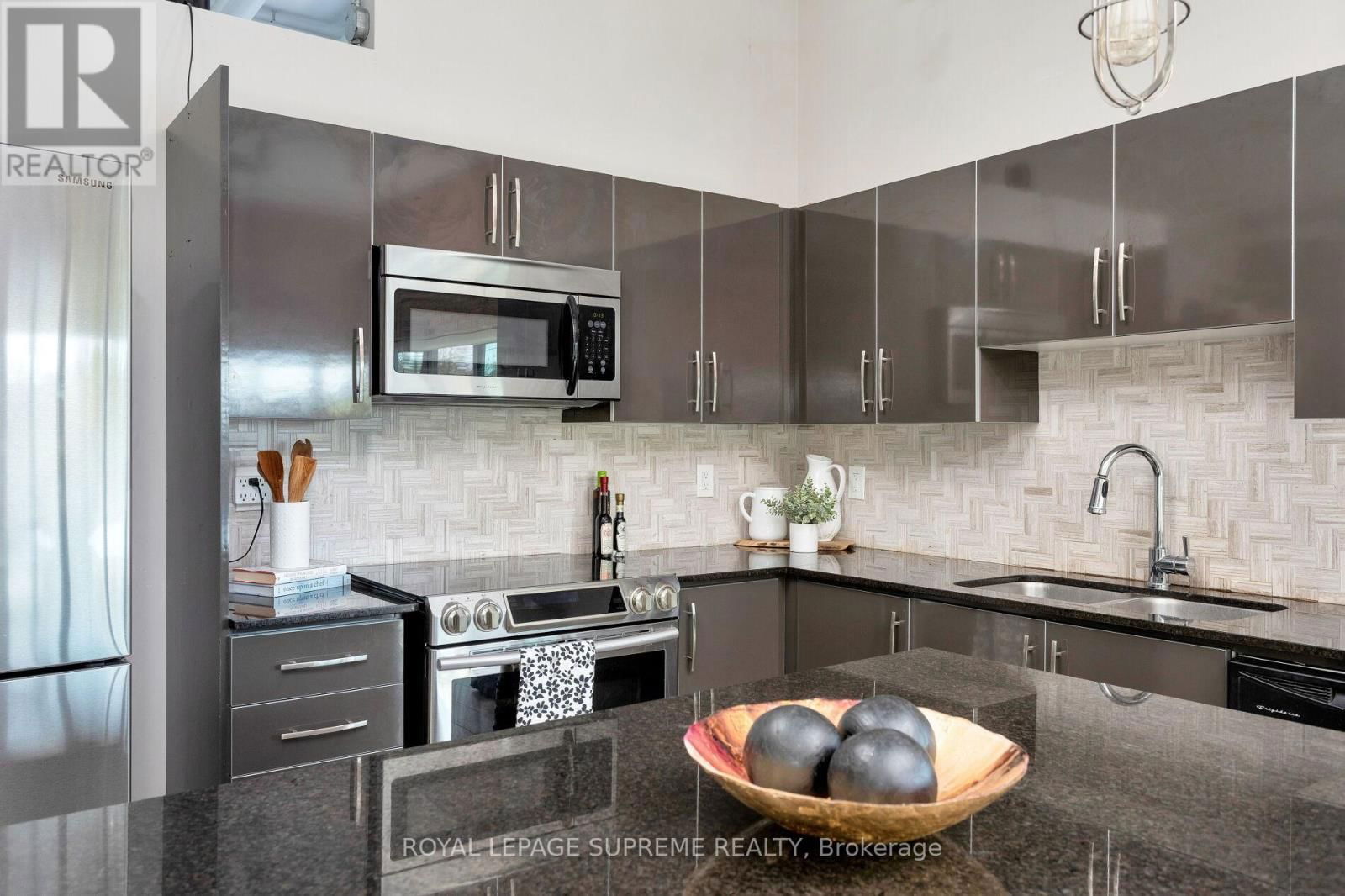 209 - 2 FIELDWAY ROAD Image 17