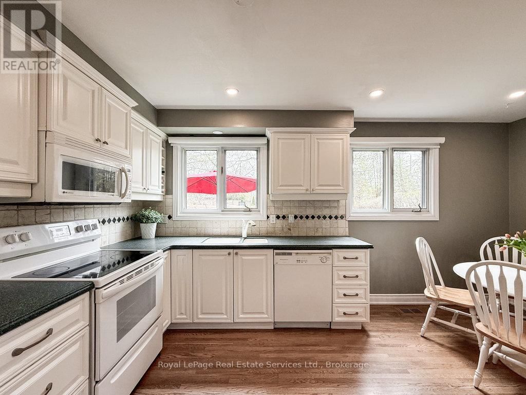 2086 THORNLEA DRIVE Image 10