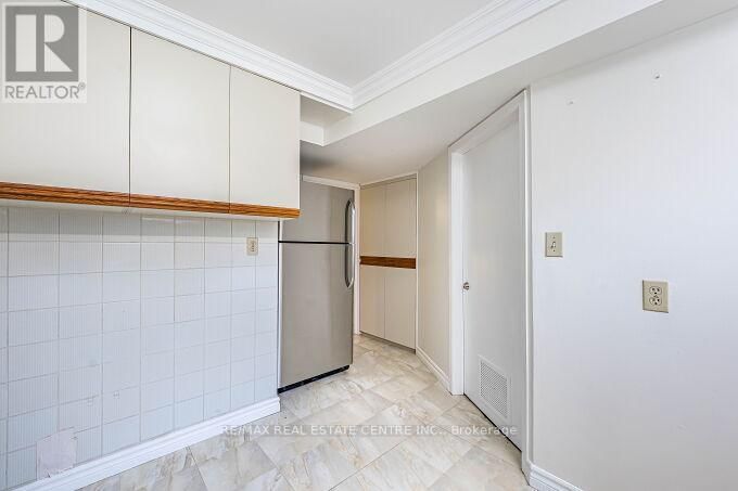 2 CARSWELL PLACE Image 17